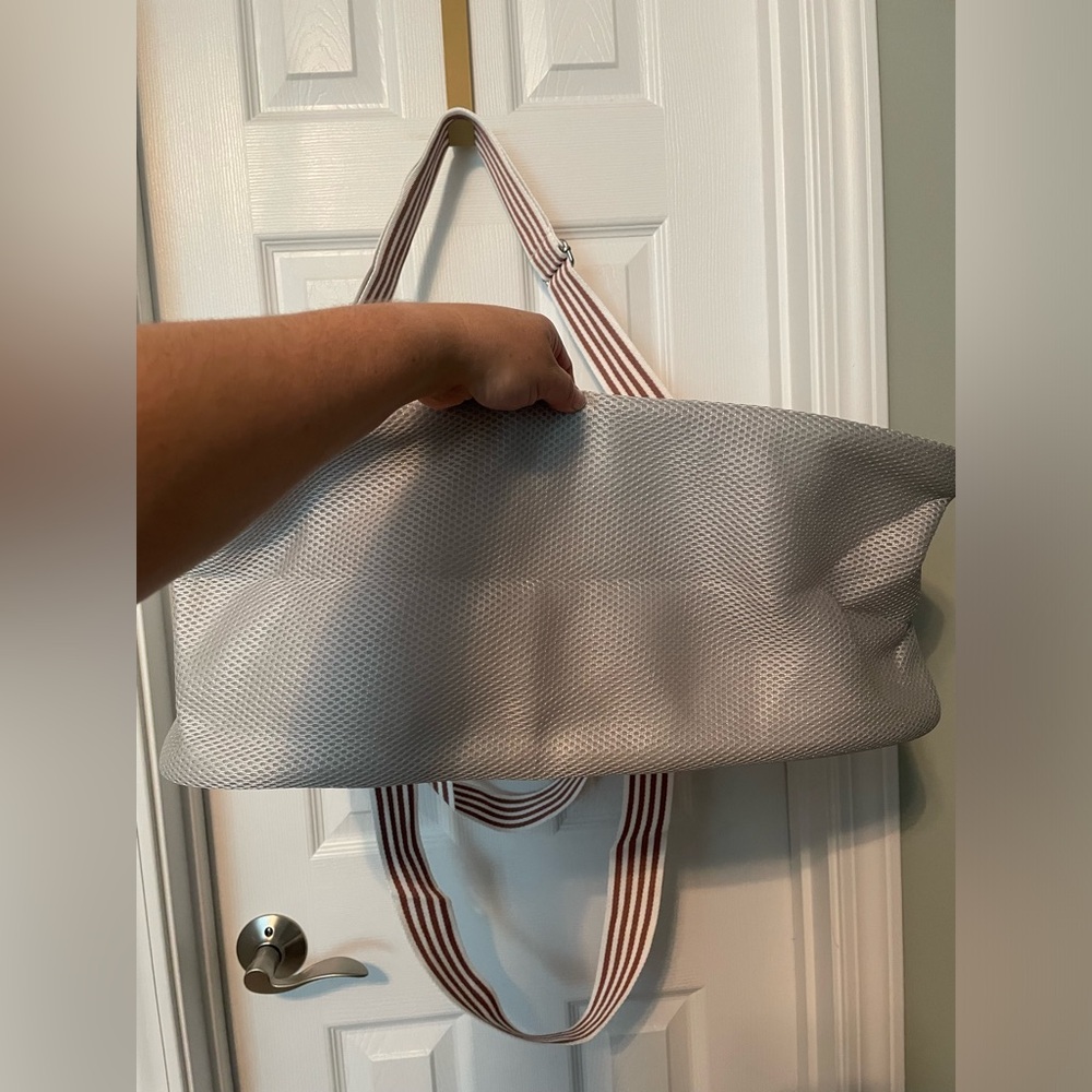 New Balance travel or gym bag - Picture 3 of 4